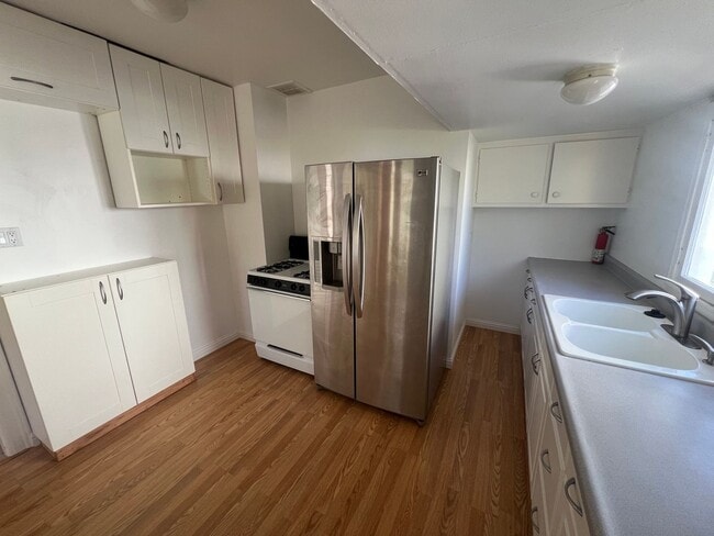 Photo - Charming 2 bed 1 bath cottage home with ga...