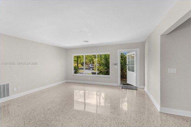 Photo - 340 NE 129th St