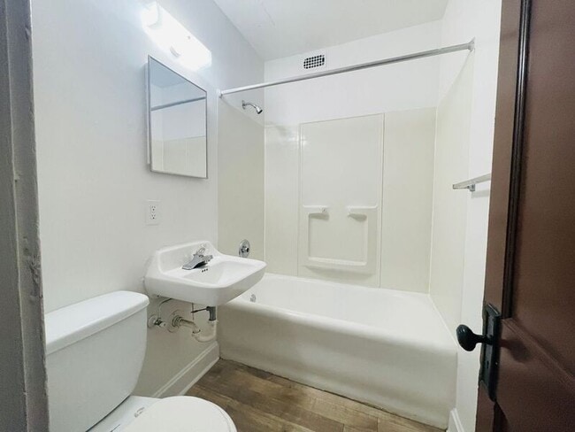 Photo - 701 W Maple Ave