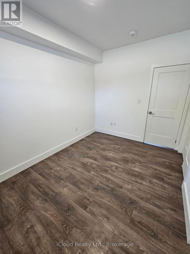 Photo - 6638 McLeod Rd