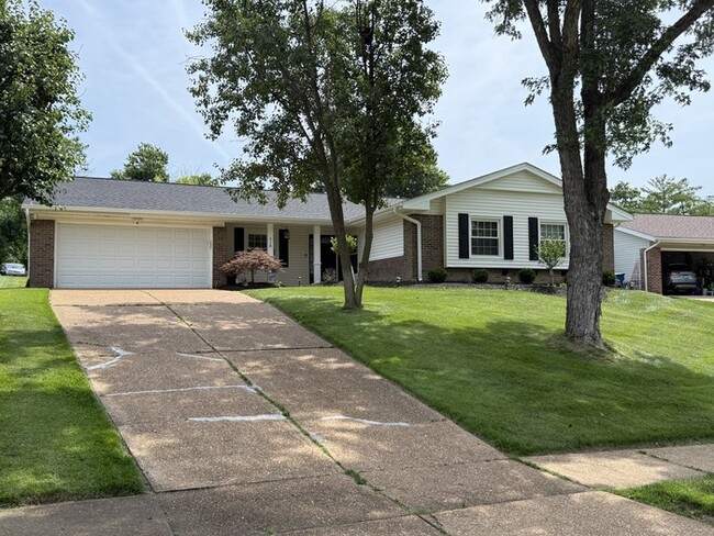 Building Photo - Updated 4 Bedroom 2 Bath in Parkway West Schools
