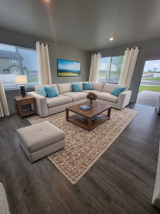 Livingroom - Golden Eagle Patio Home Apartments