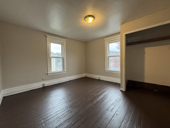 Photo - 557 Clark St