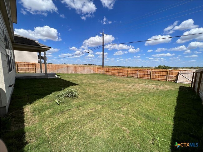 Photo - 741 Farmers Dell