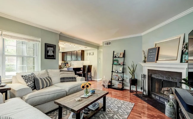 Photo - 2105 N Taft St Unit 1