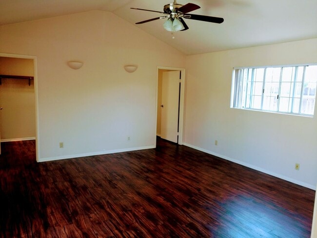 Photo - Large 5 Bedroom 3 Bath House that Sleeps 6-7, Behind the UT