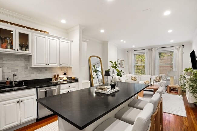 Photo - 110 Union Pk St Unit 2