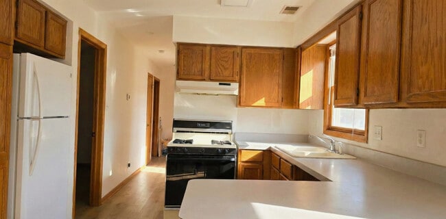 Photo - 445 W 37th St Unidad 1