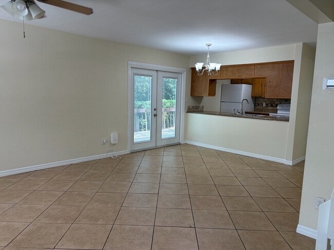 Photo - 807 Timbers Ct