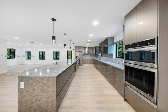 Photo - 7401 Miami View Dr Casa