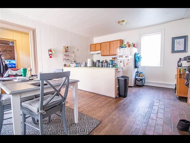 Photo - 206 N Main St Unidad C