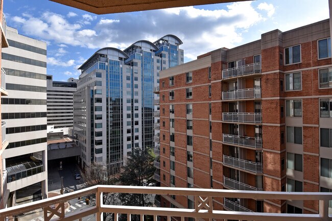 Building Photo - 7500 Woodmont Ave Unit 1014 Rental