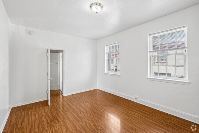 1BR, 1BA - 787SF - Bedroom