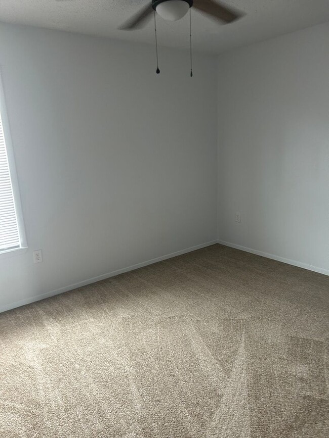 Photo - 2 Bedroom/ 1.5 Bath Townhome w/ Washer & Dryer Connection