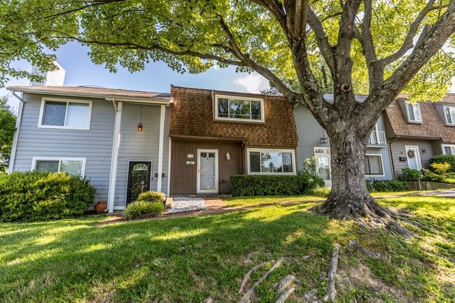 Photo - 110 Woodlake Dr