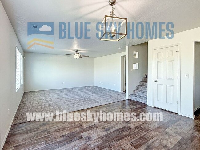 Photo - 853 Harpy Ave