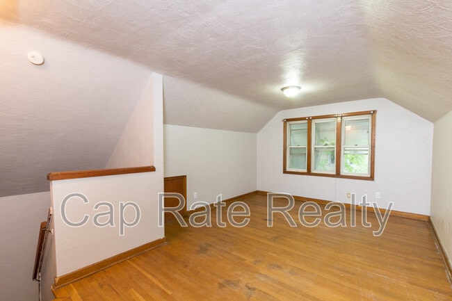 Photo - 324 S Powell Ave