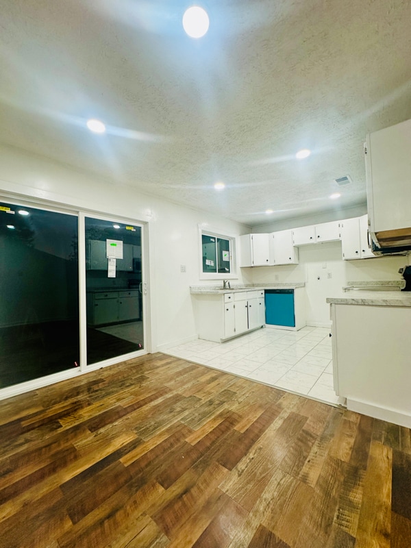 Photo - 2098 Pinecroft Cir