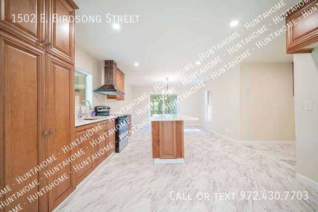 Photo - 1502 E Birdsong St