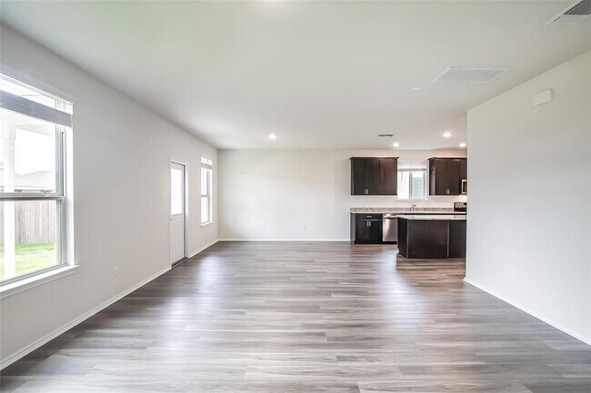 Photo - 31 Pacific Loon St