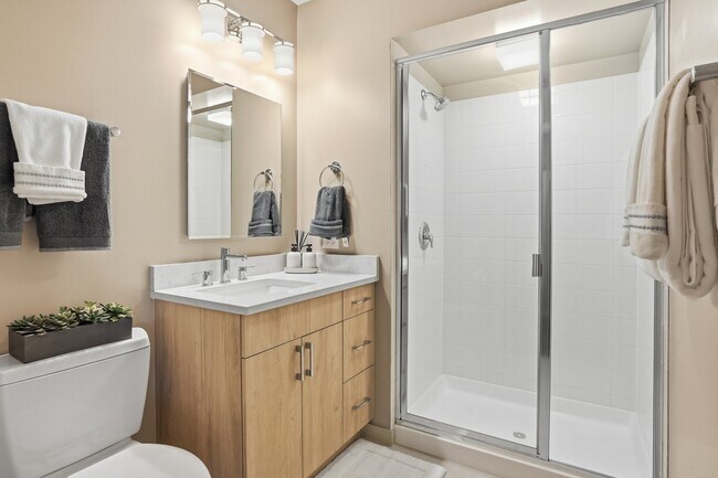 Photo - 533 N McClurg Ct