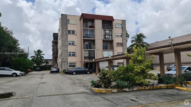 Building Photo - 3640 NW 9th St Unit 403 Rental