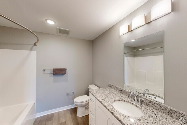 2 BR, 2 BA, 953 SF