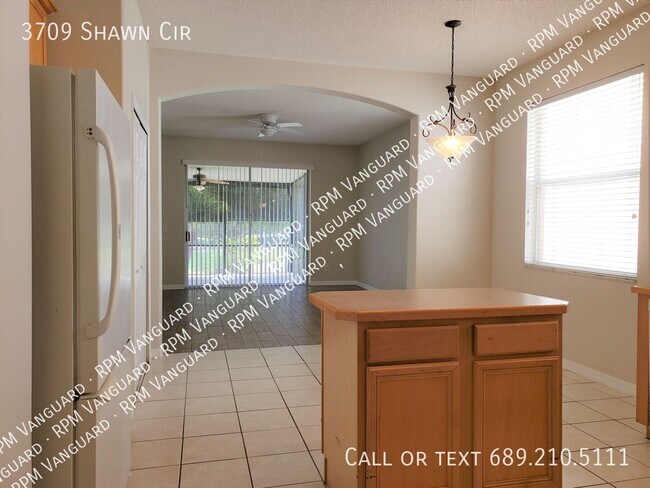 3709 Shawn Cir