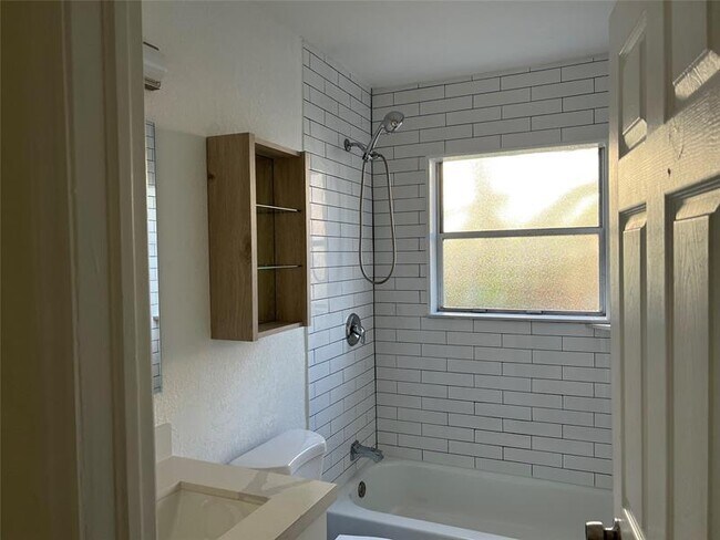 Photo - 6301 NE 5th Ave Unidad 6301