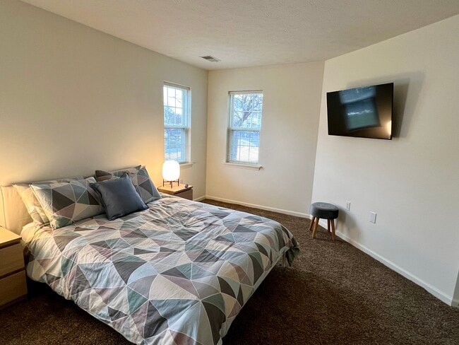 Summit Knolls Apartments and Townhomes
