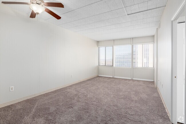 1BR, 1BA - 600SF - Living Room