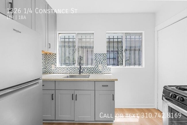 1326 1/4 Constance St-