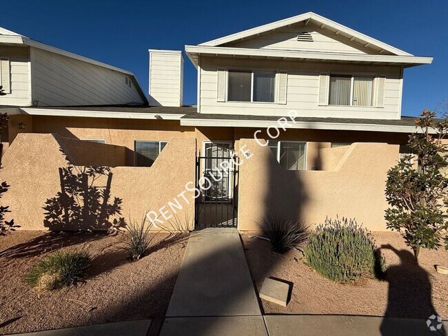 Building Photo - 2 Bedroom/2.5 Bathroom Two Story Town Home... Unit #B