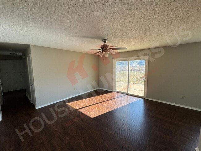 Photo - 920 NW 104th St