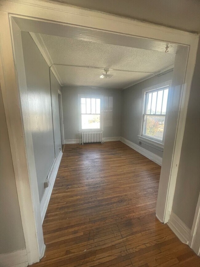 Photo - 609 Wellington Ct Unidad D5