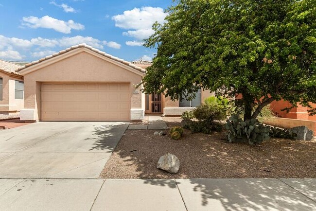 Building Photo - Enjoy an open floor plan with all appliances!