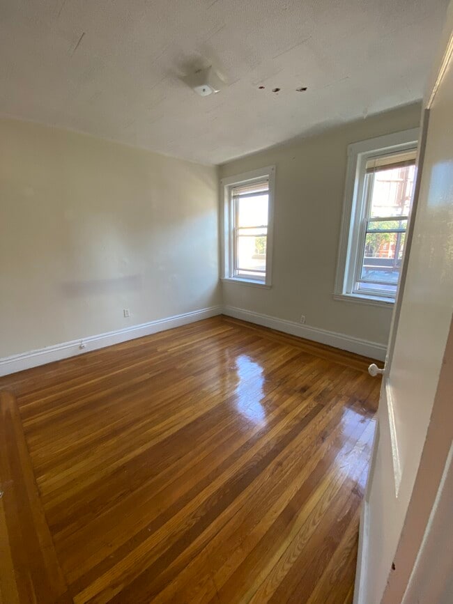 Photo - 126 Warren St