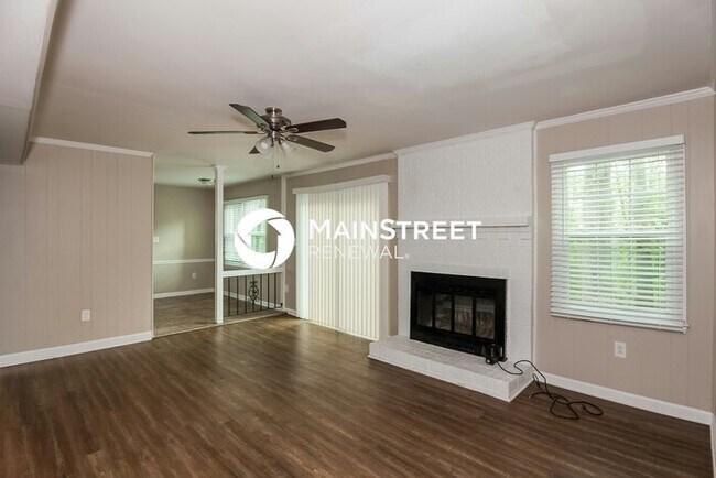 Photo - 4 Bedroom Pet-Friendly Home in Charlotte, NC with Main Street Renewal