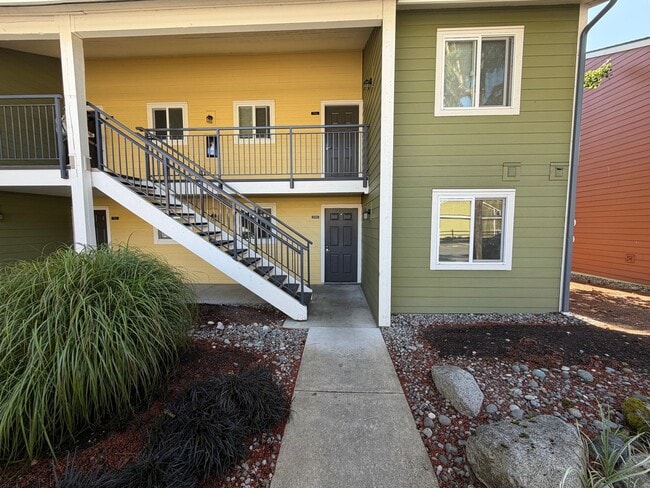 Building Photo - Bellevue/Factoria 2bd 1bath Condo for Rent! Unit F104