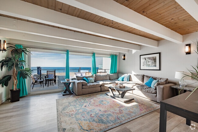 3BR, 2BA - 900SF - Living Room
