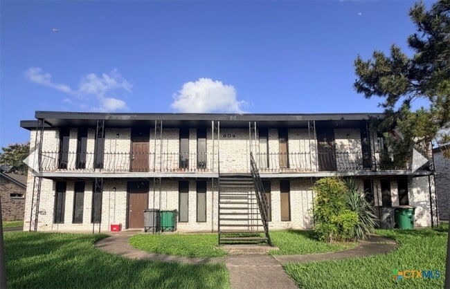 Building Photo - 604 Sherwood Dr Unit D