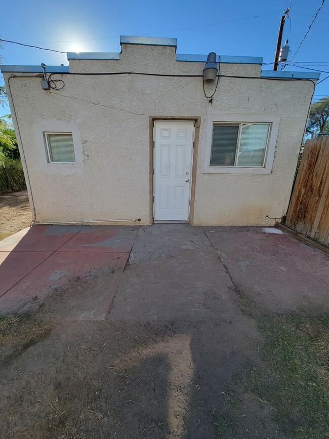 Building Photo - 1437 Cypress St Unit 1437 Back Rental