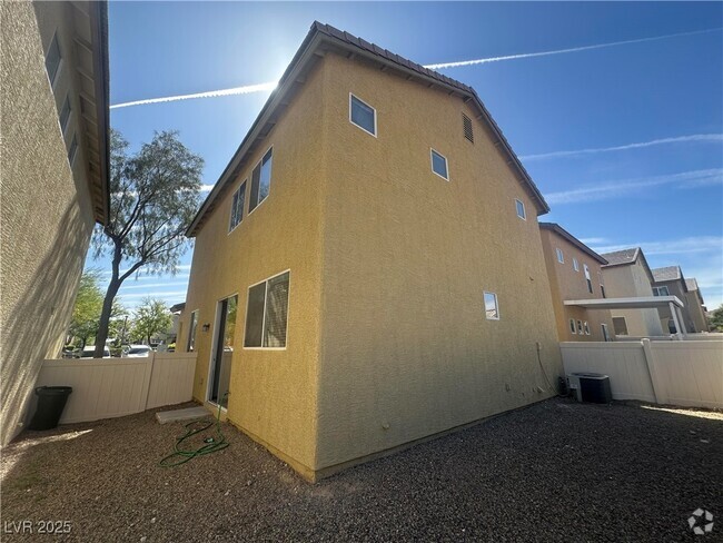 Building Photo - 6757 Twisted Wood Dr Rental