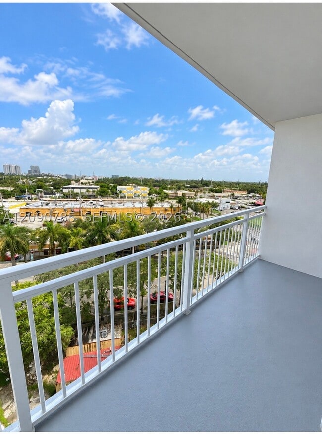 Photo - 2025 NE 164th St Unit 819