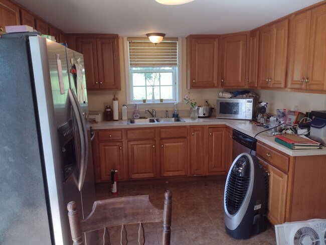 Photo - 222 Briar Hill Rd Unit B