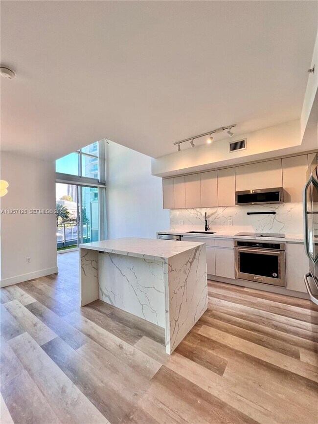 Photo - 90 SW 3rd St Unidad TH300A