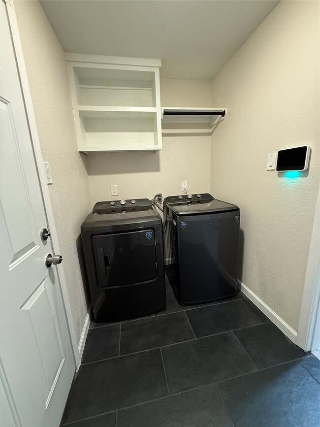 Photo - 4747 Clover St