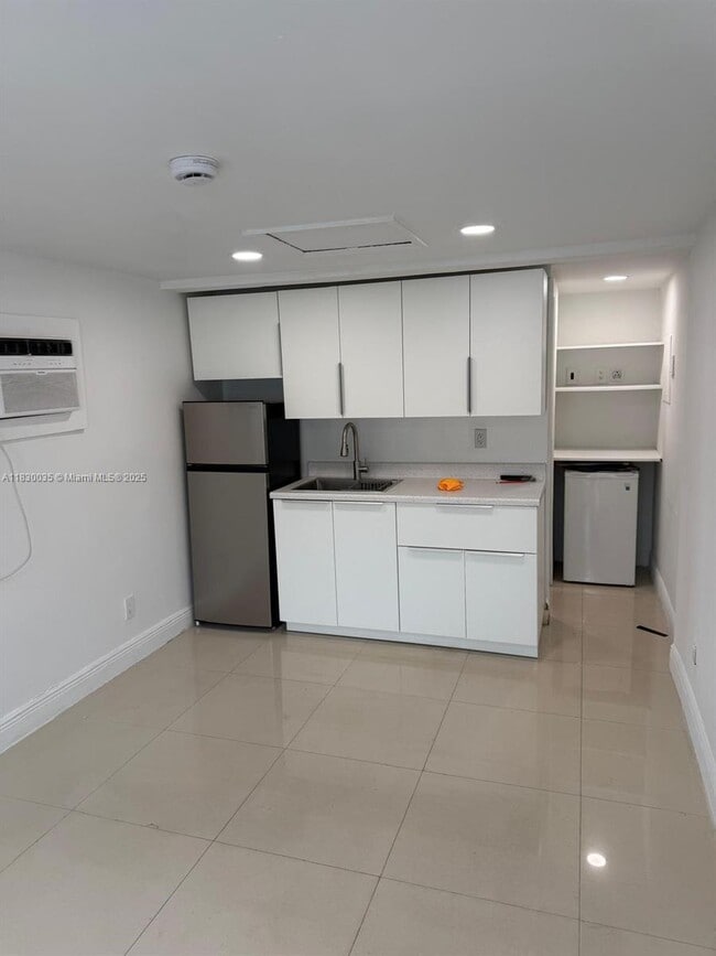 Building Photo - 4154 SW 49th St Unit 2 Rental