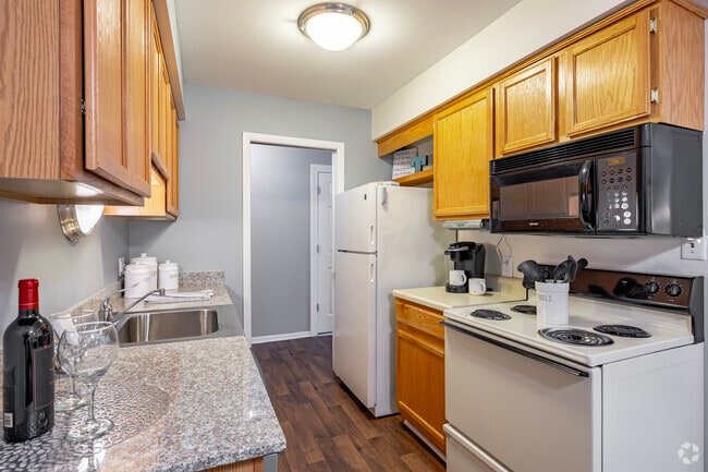 2BD, 1BA - 1,005SF - Kitchen - Twin Arbors Apartments