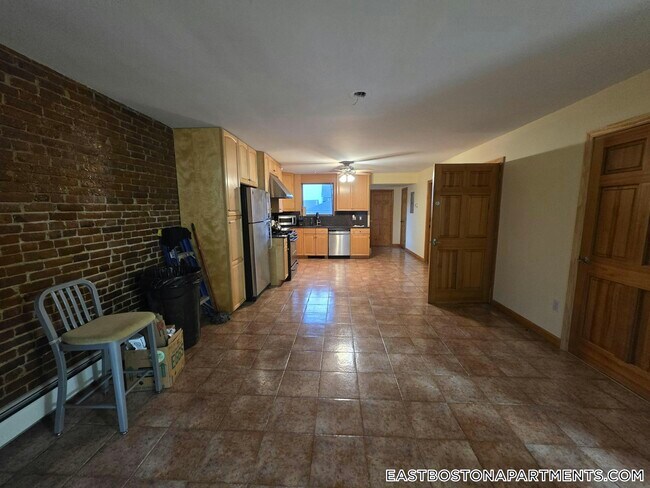Photo - 186 Webster St Unidad 3